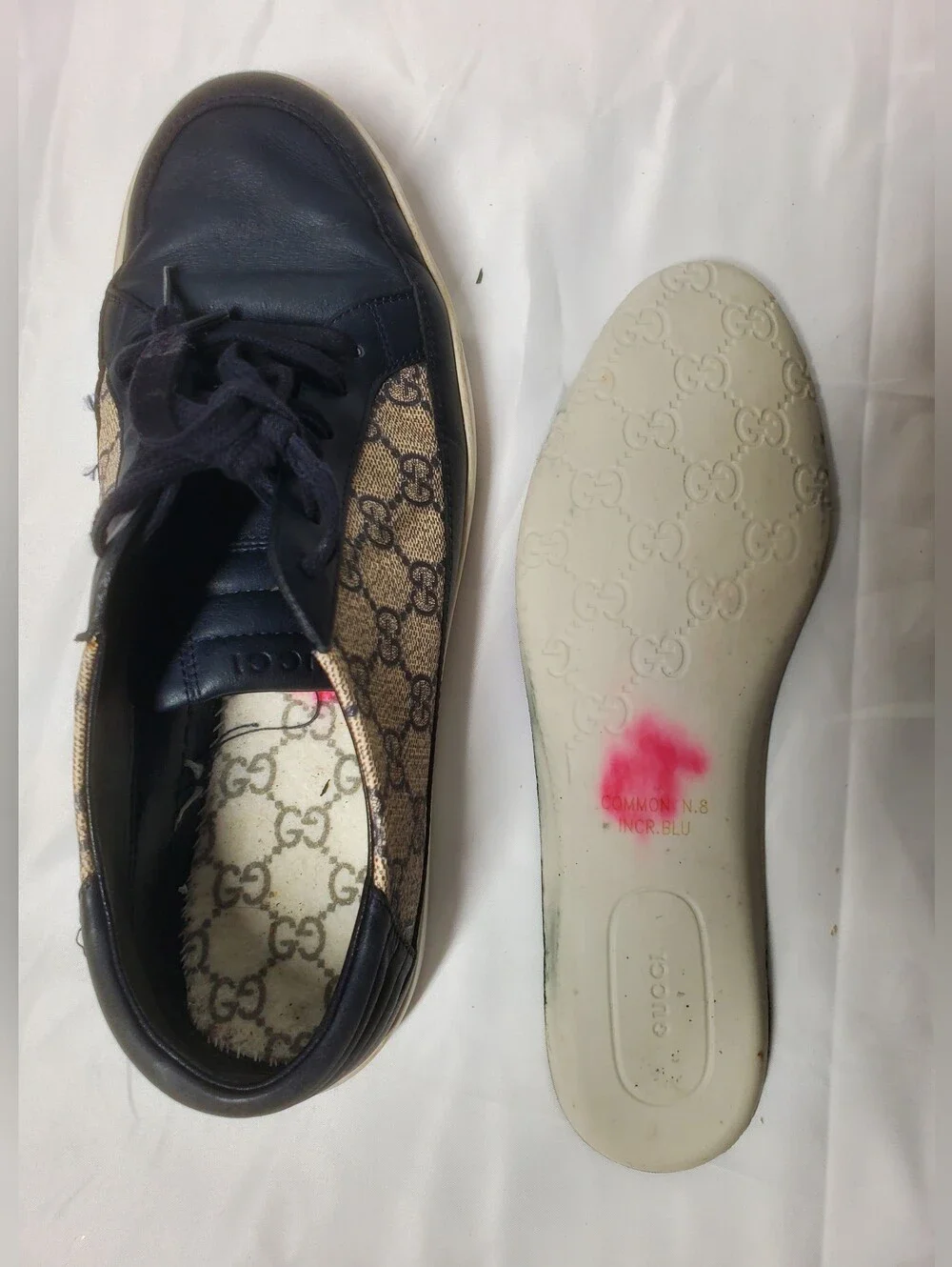 Gucci GG Supreme Monogram Low-Top Sneakers In A Midnigth Blue & Beige Size 8